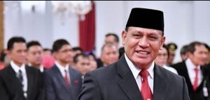 Agama Menganjurkan Kita untuk Berkaca Lebih Banyak