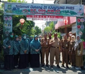 Kasi Kemas Kecamatan Jatiuwung Tinjau Perlombaan PHBS Kelurahan Alam Jaya 