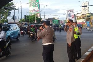 Kapolres Tangsel “Gatur” Lalin padat pagi di Perempatan Gaplek Pamulang Dan Sosialisasi Aplikasi Tangsel Presisi