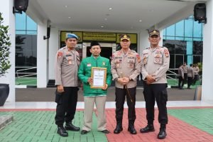 Polres Tangsel Berangkatkan Da’i Kamtibmas Umroh