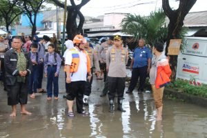 Banjir di Periuk Kota Tangerang, Kapolres Siagakan Personil Pengamanan Rumah Warga Ditinggal Mengungsi