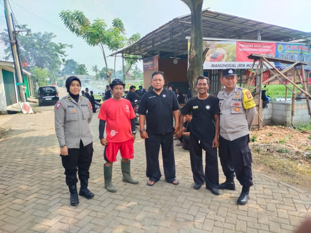 Pasca Banjir PSHT Ranting Priuk Bersama Polisi RW dan Warga RW 15 Kel Priuk Lakukan Bakti Sosial