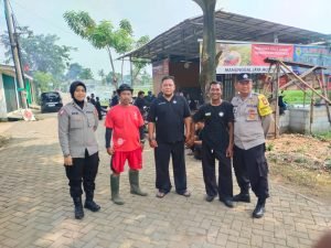 Pasca Banjir PSHT Ranting Priuk Bersama Polisi RW dan Warga RW 15 Kel Priuk Lakukan Bakti Sosial