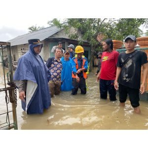 Polres Metro Tangerang Kota Bantu Korban Banjir di 3 Wilayah