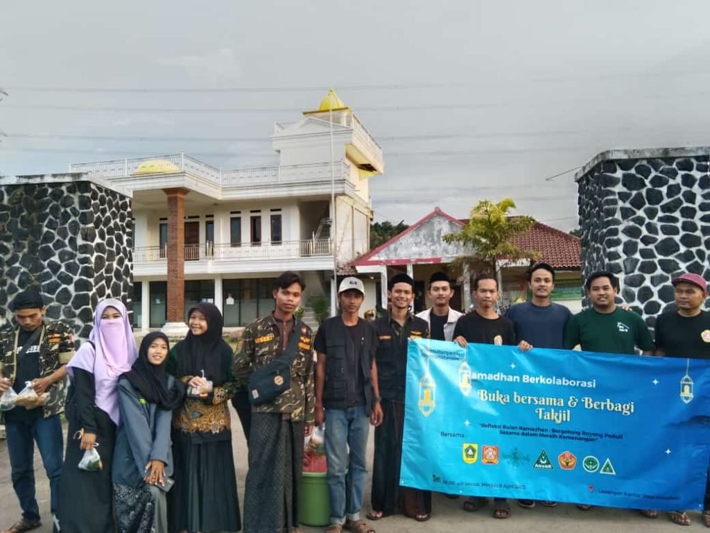 Bangun Solidaritas dan Peduli Sesama Karang Taruna Rumpun Saka Adakan Berbagi Takjil dan Buka Bersama