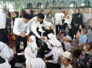 Camat Tangerang Manfaatkan 10 Muharram 1445 H Berbagi Kepada Anak Yatim
