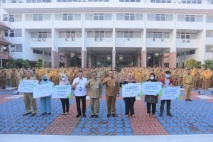 Sekda Bersama BPJS Berikan Santunan ke Pegawai