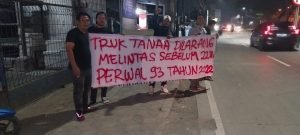 Aksi Blokade Truk, Fraksi Rakyat Kota Tangerang Kembali Turun Kejalan Untuk Menegakan Perwal No 93 tahun 2022