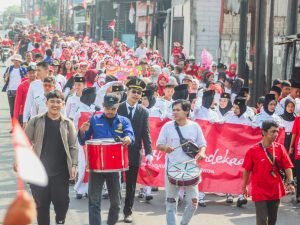 Unik, Warga RW 16 Gebang Raya Gelar Karnaval HUT RI ke 78