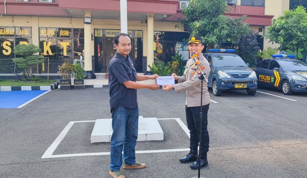 Setiap Bulan, Kapolsek Karawaci Beri Penghargaan Anggota Terbaik