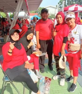 Warga RW 05 Kelurahan Cimone Meriahkan Rangkaian HUT RI Ke 78 Di Halaman Kecamatan Karawaci