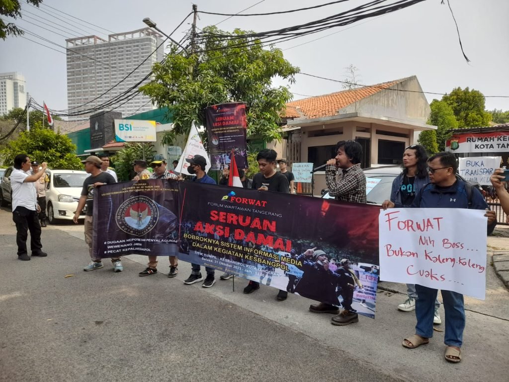 Dianggap Tidak Transparan, Forwat Gruduk Kesbangpol Kota Tangerang