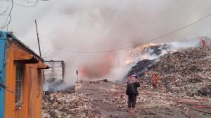 Kebakaran Hebat Landa TPA Rawa Kucing Tangerang