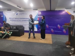 Andi Lala Berbagi Ilmu Jurnalistik Kepada Puluhan Mahasiswa UMT