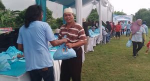 Relawan Prabowo- Gibran Banten Gelar Tebus Murah Ribuan Paket Sembako