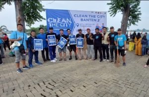Clean The City Banten 2 Lakukan Bersih-Bersih di Danau Cipondoh