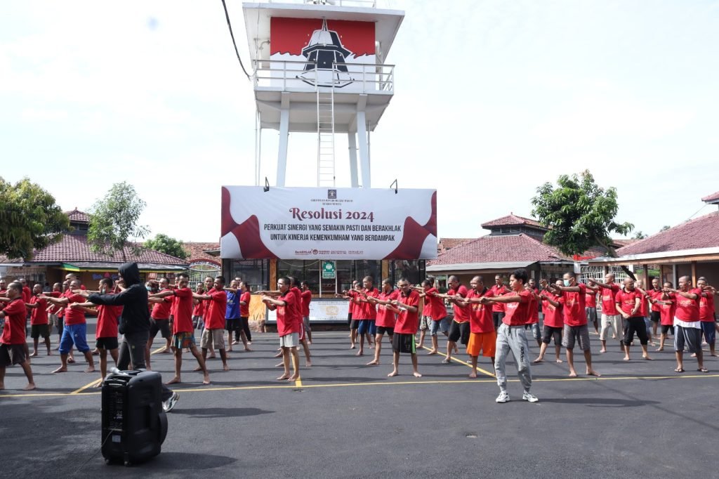 Penuhi Hak Kesehatan WBP, Lapas Pemuda Tangerang Gelar Senam Sehat dan Bagikan Vitamin