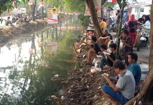 Rayakan HUT RI ke- 79, Sachrudin Tebar 2 Ton Ikan Lele