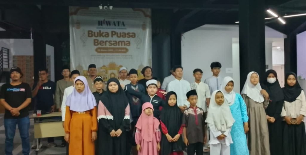 Bukber Ramadhan, HIWATA Berbagi Berkah Santuni Puluhan Yatim