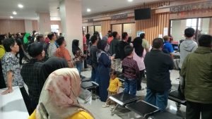 Samsat Cikokol Tangerang Membludak Hari Pertama Pemutihan Pajak Kendaraan Bermotor