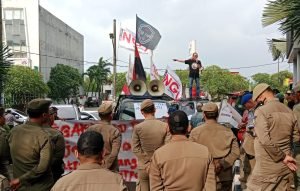 Aksi Solidaritas, Forwat Geruduk Kantor Walikota Tangsel