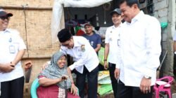 Bupati Tangerang Kunjungi Rumah Roboh Warga Akibat Hujan dan Angin di Kresek