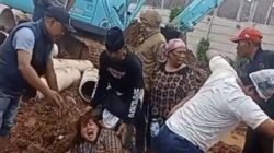 Sangat Miris Diduga Tanahnya Belum Dibayar, Dina Menjerit dan Berguling Dilumpur Proyek Rasuna Said