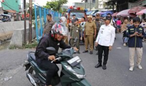 Operasi Penertiban Pasar Jelang Lebaran, Sachrudin: Mari Sambut Idulfitri dengan Hati dan Lingkungan yang Bersih