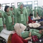 Hut ke-62 Dharma Pertiwi, Persit KCK Koorcab Rem 052/PD Jaya Gelar Donor Darah Serentak.