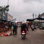 PKL Pasar Anyar Berjualan di Badan Jalan, Ayub : Pemerintah Kurang Tegas.