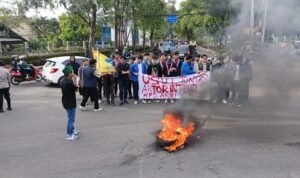 Mahasiswa Demo di Tugu Adipura Kota Tangerang, Tuntut Kasus Andrie Yunus Diusut Tuntas