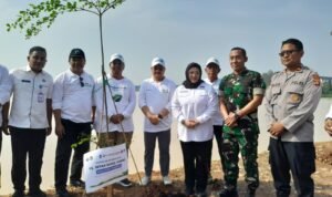 Peringati Hari Bumi, Banksacusi Bersama JMSI Tanam Pohon dan Tebar Ikan di Situ Cihuni Tangerang