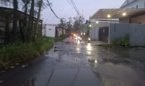 Kerap Banjir, Jalan Kavling DPR Neroktog Kota Tangerang Dikeluh Warga