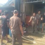 Limbah Bikin Mampet Drainase, Tramtib Kecamatan Ciledug Tegur Rumah Potong Ayam