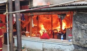 Puluhan Rumah di Asrama Polri Ciledug Ludes Terbakar