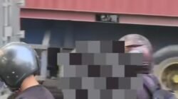 Hindari Lubang, Pemotor Terkapar Dihatam Mobil di Jalan Daan Mogot Tangerang