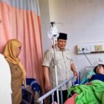 Prabowo Jenguk Korban Tabrakan Kereta di Bekasi, Janji Evaluasi Total Sistem Keselamatan