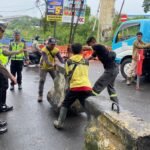 Polisi Pasang Barrier Beton di Titik Rawan Kecelakaan