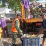 Personel Kodim 0510 Tigaraksa Terjun ke Lapangan Bersihkan Sampah