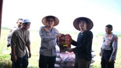 Dukung Ketapang Nasional, Polres Pidie Salurkan Bantuan Bibit Jagung dan Pupuk