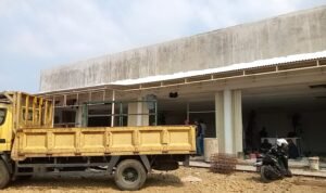 Hampir Rampung, Bangunan Minimarket di Cipondoh Tangerang Diduga Belum Kantongi Izin