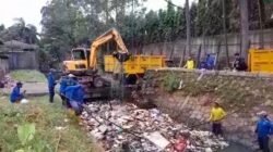 Sampah di Kali Sabi Dibersihkan, Gubernur Banten: Tangani Banjir Tak Cukup Hanya Normalisai Sungai