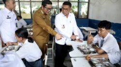 Maryono Dampingi Gubernur Banten Tinjau SPMB di Kota Tangerang 