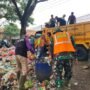 TNI Peduli Lingkungan, Satgas Kodim 0510 Tigaraksa Bersama Warga Bersihkan Sampah
