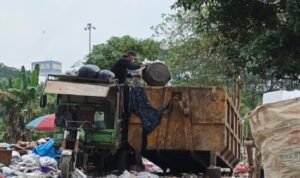 Dikeluh Warga, Lapak Sampah Ilegal di Kunciran Kota Tangerang Distop Pengankutannya ke Rawa Kucing