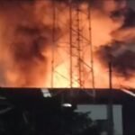Gudang Ban di Kamal Muara Jakut Terbakar Hebat