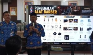 Tingkatkan Keterampilan dan Kemandirian Ekonomi, Dinsos Kota Tangerang Gelar Pelatihan Pangkas Rambut Bagi PPKS