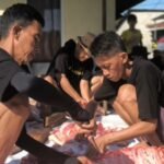 GRIB Jaya Bersama MT Al Hidayah Salurkan 200 Paket Daging Kurban ke Warga