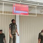 Satpol PP Segel Bangunan Minimarket di Tangerang Tanpa Izin Resmi