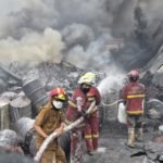 Kebakaran Hebat Landa Pabrik Sandal di Tangerang, Warga Sekitar Panik Banyak Ledakan
